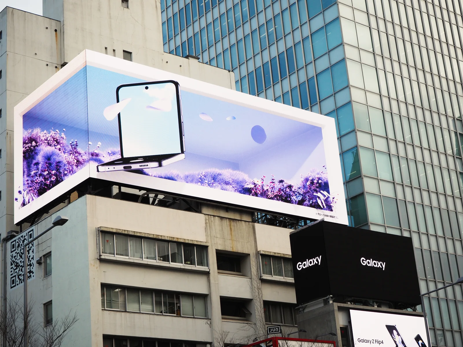 3D Billboards Above a Building