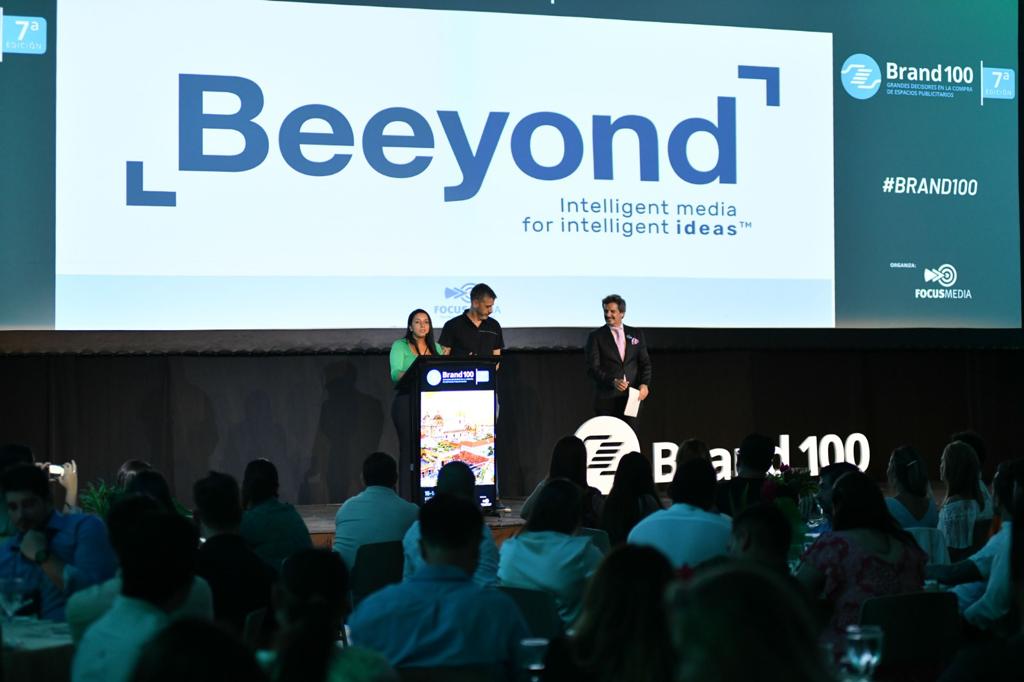 Beeyond Media se destacó como sponsor principal de la cena de la de cierre del Brand100 en Colombia